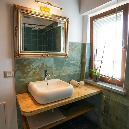 Hotel Sacro E Profano Albania *