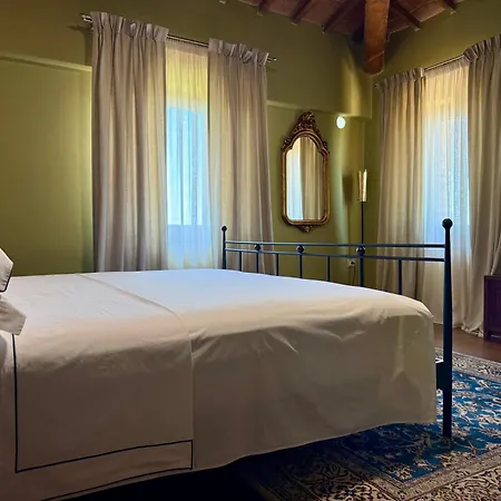 Sacro E Profano Albania Hotel *